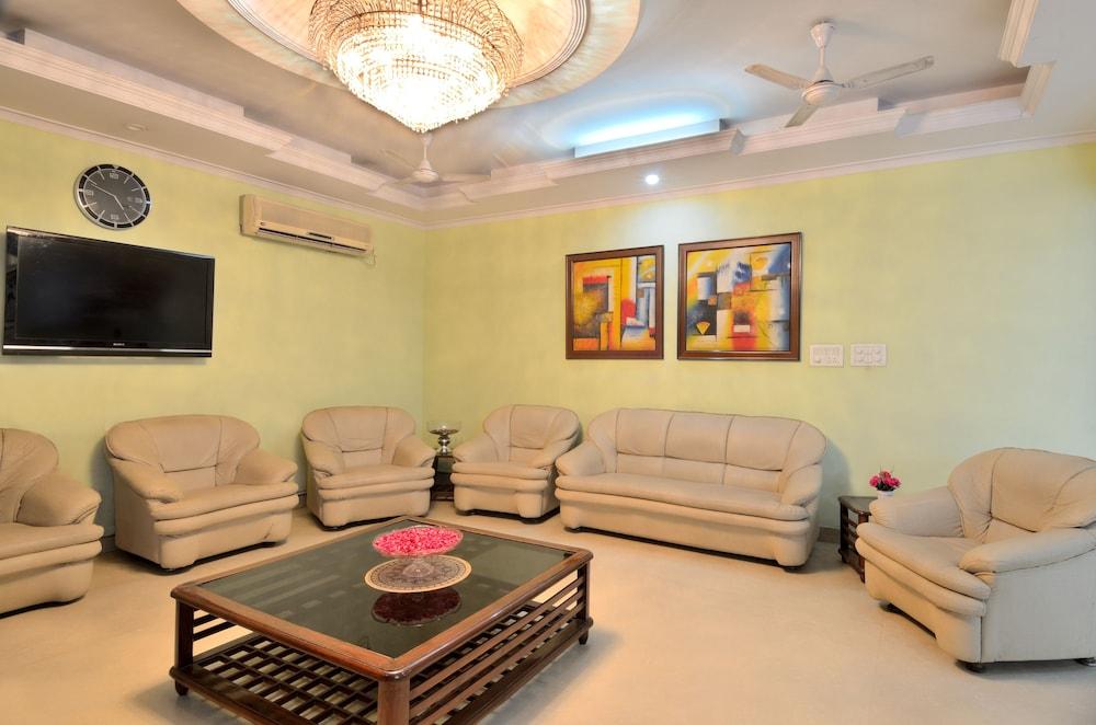 Hotel Pablas International, New Delhi, Near Metro エクステリア 写真