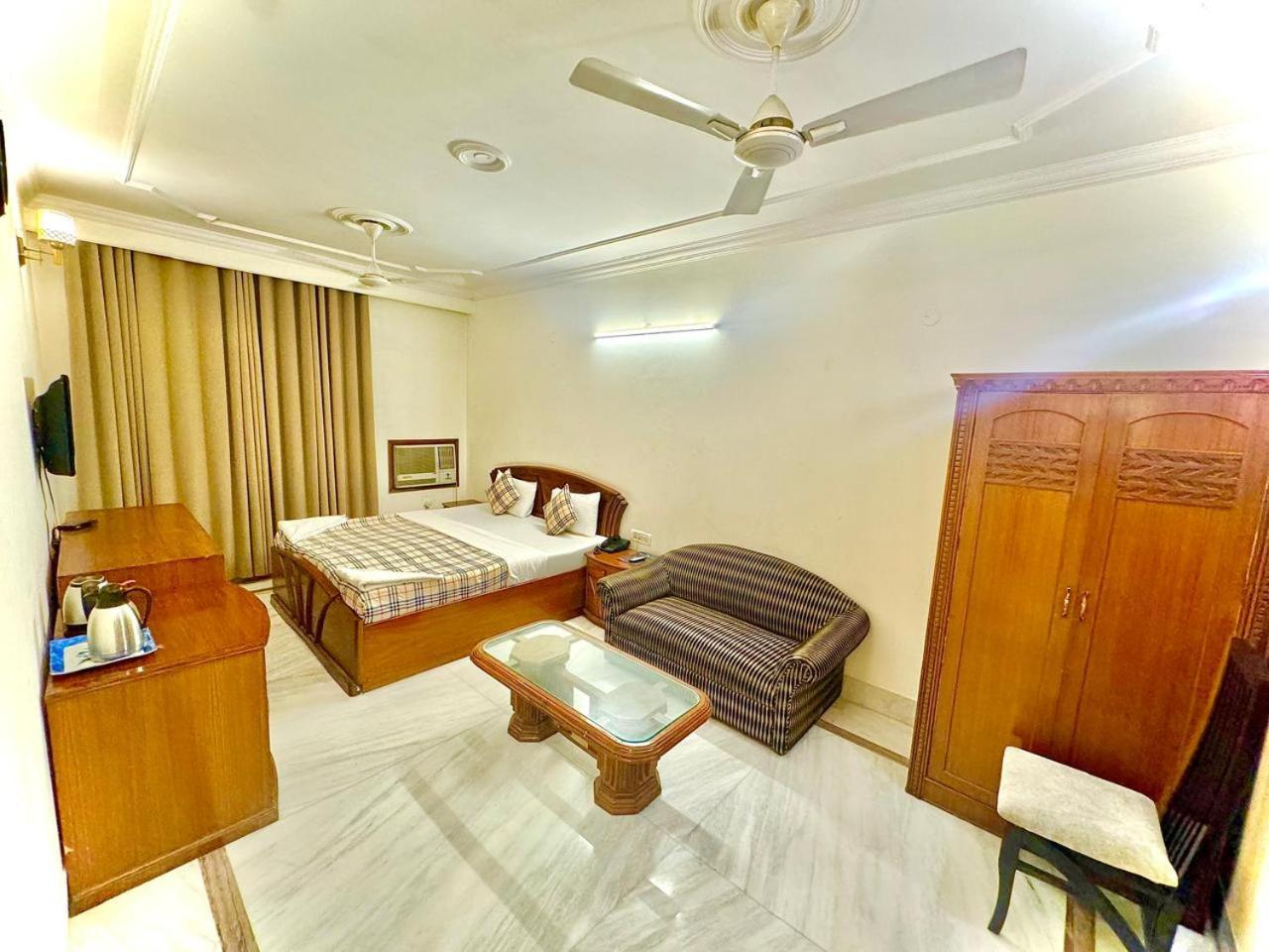 Hotel Pablas International, New Delhi, Near Metro エクステリア 写真
