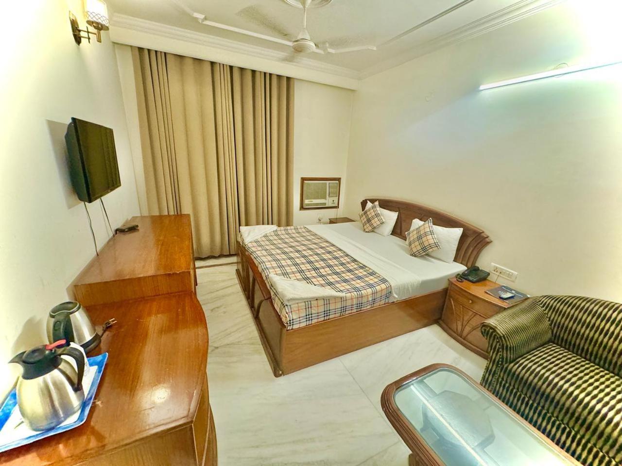 Hotel Pablas International, New Delhi, Near Metro エクステリア 写真