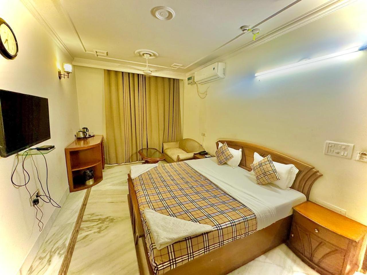 Hotel Pablas International, New Delhi, Near Metro エクステリア 写真