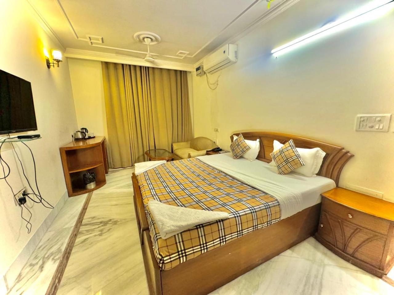 Hotel Pablas International, New Delhi, Near Metro エクステリア 写真