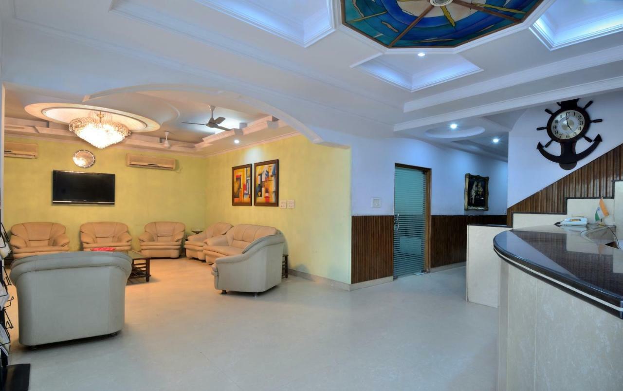 Hotel Pablas International, New Delhi, Near Metro エクステリア 写真